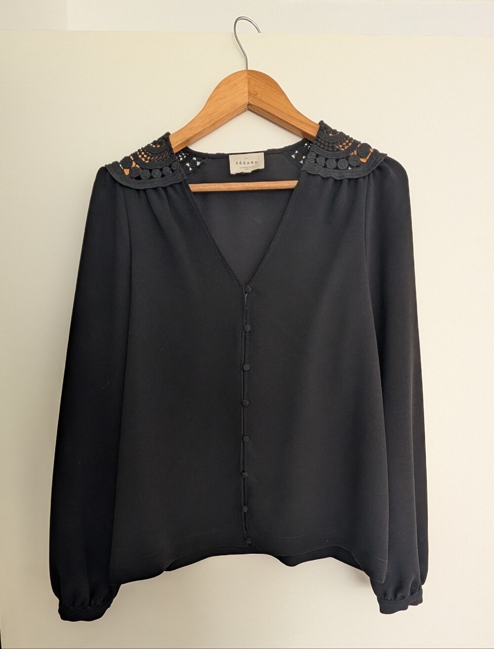Sezane Amalia Shirt Noir. - Size 38 - Picture 2 of 3